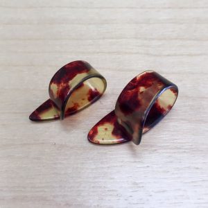 Thumbpick Tortoiseshell, plastic - Medium “B” (13D)